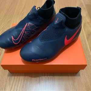 Nike Phantom Ghost No Tie Soccer cleats Youth Size 6
